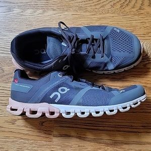 On cloud shoes - gray and pink